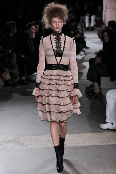 Look 13